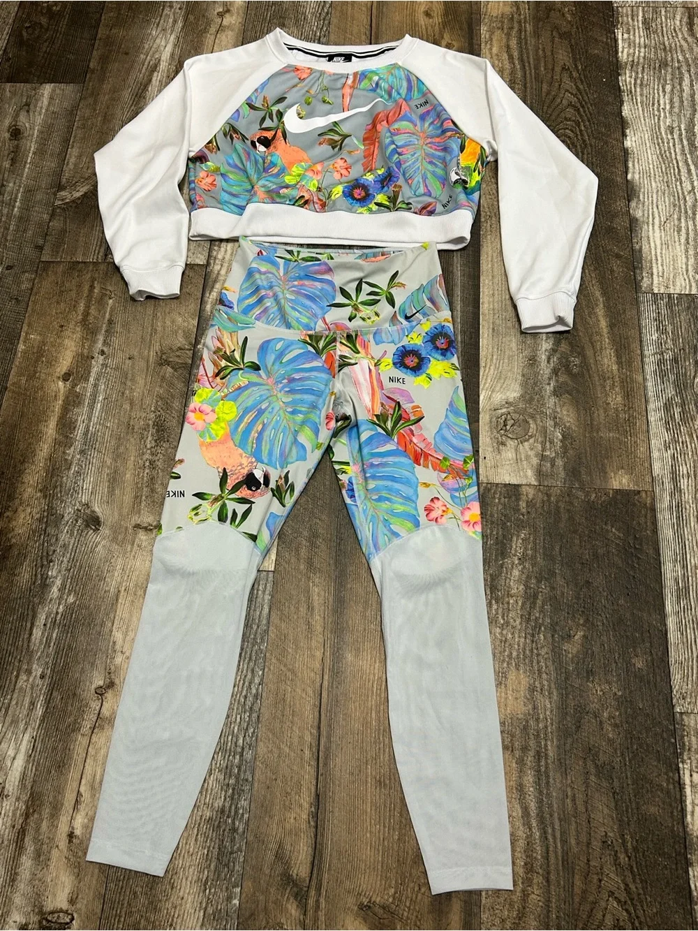 Nike White Tropical Floral Cropped Sweatshirt & Leggings Set Size M